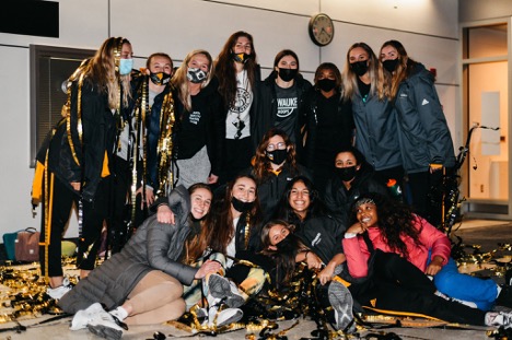 UWM Basketball Team Celebrates